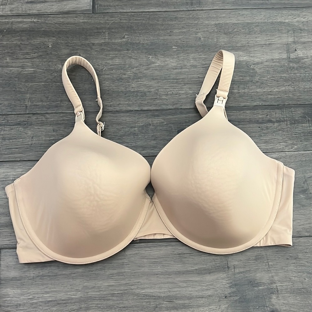 A Pea in The Pod - Full Coverage Underwire Nursing Bra Size 40DD/E